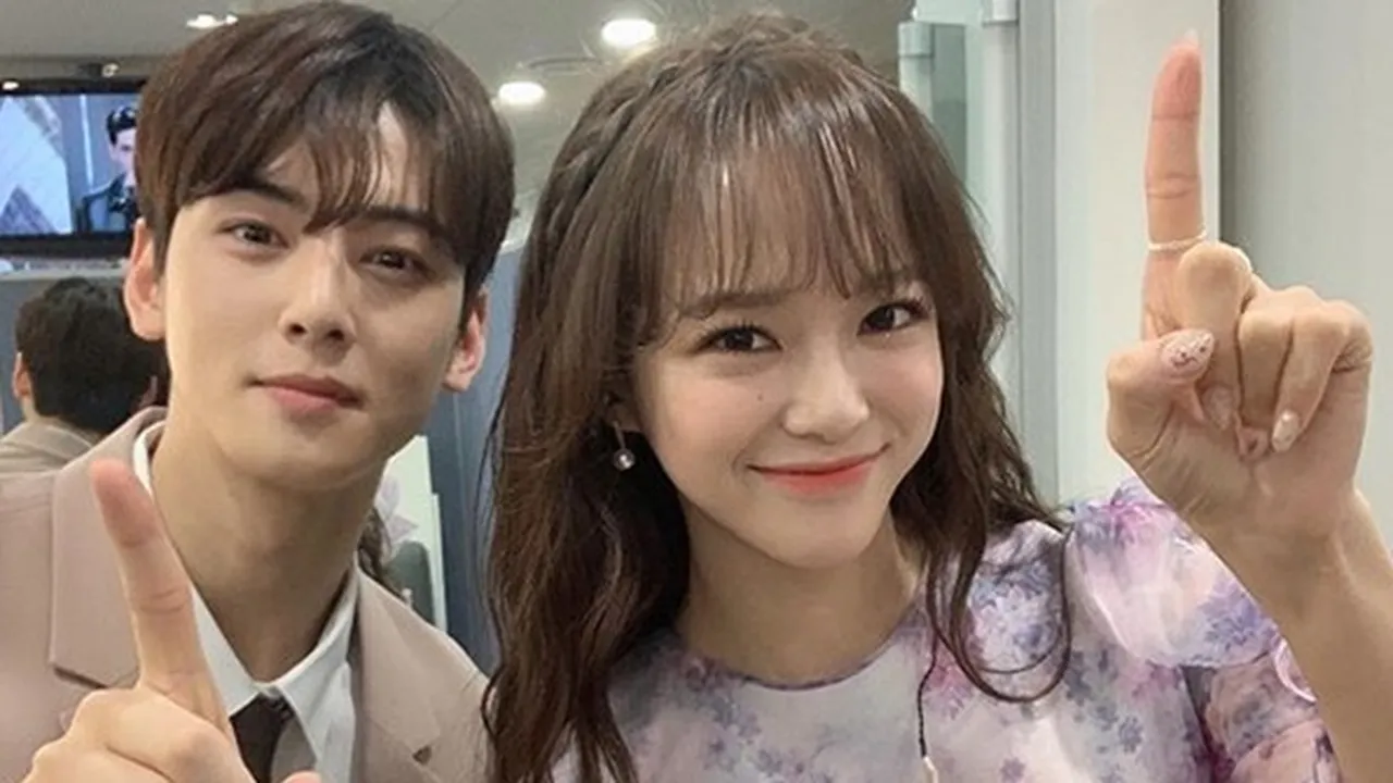 Foto Berdua, Kim Sejeong Gugudan Pamerkan Pertemanan Dekat Dengan Cha Eun Woo