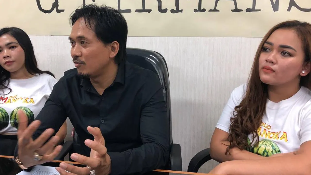 Foto Bugilnya Diancam Akan Disebarkan, Clara Gopa Stress