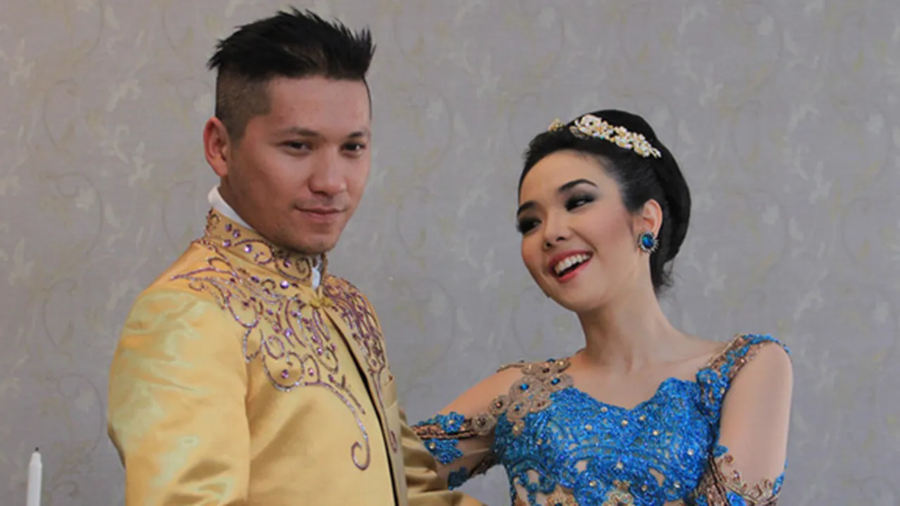 [Foto] Intip Foto Mesra Gading - Gisel di Milan Yuk!