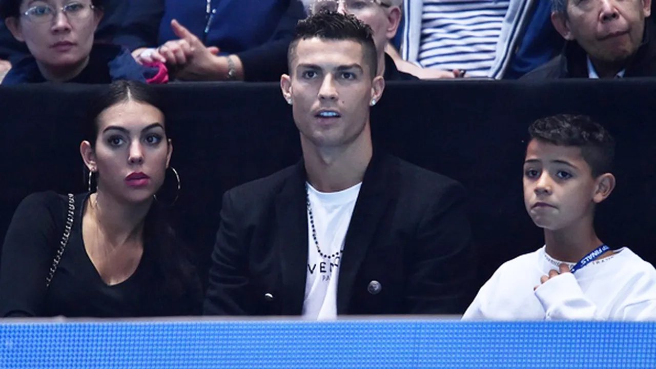 Foto Keluarga Terbaru Cristiano Ronaldo, Hangat & Romantis Banget!
