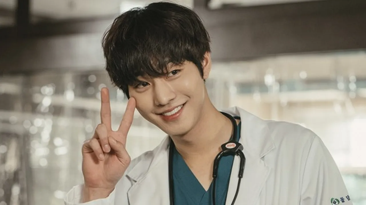 Foto Kelulusan SMA Dari Ahn Hyo Seop Kembali Muncul, Buktikan Kalau Dirinya Sudah Ganteng Dari Dulu! Foto Kelulusan SMA Dari Ahn Hyo Seop Kembali Muncul, Buktikan Kalau Dirinya Sudah Ganteng Dari Dulu!