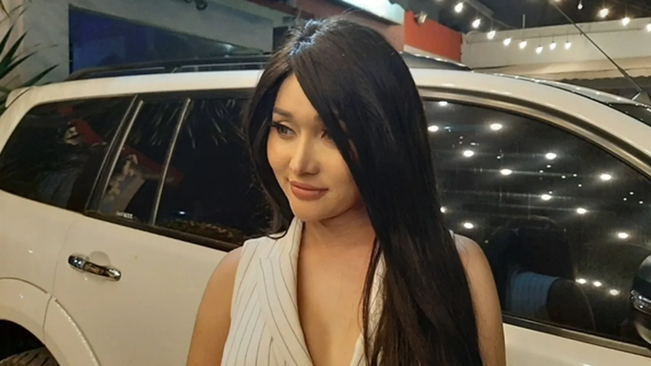 Foto Lucinta Luna Diperiksa Setelah Diamankan, Murung Tak Ada Senyum Sama Sekali