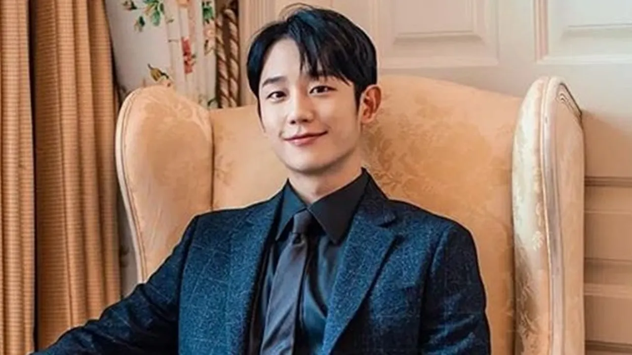 Foto Paspor Terungkap, Jung Hae In Banjir Pujian Soal Visualnya yang Super Ganteng