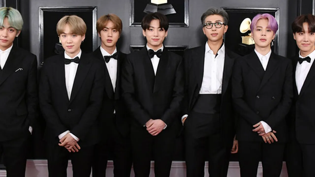FOTO: Penampilan Ganteng BTS di Red Carpet Grammy Awards yang Curi Perhatian