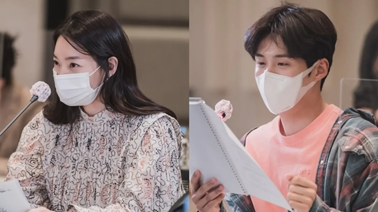 Foto Perdana Kebersamaan Shin Min Ah dan Kim Seon Ho, Siap Jadi Dimple Couple Foto Perdana Kebersamaan Shin Min Ah dan Kim Seon Ho, Siap Jadi Dimple Couple