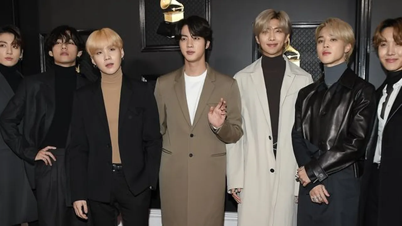 Foto Red Carpet dan Penampilan BTS di Panggung 2020 Grammy Awards, Bikin Makin Jatuh Hati Foto Red Carpet dan Penampilan BTS di Panggung 2020 Grammy Awards, Bikin Makin Jatuh Hati
