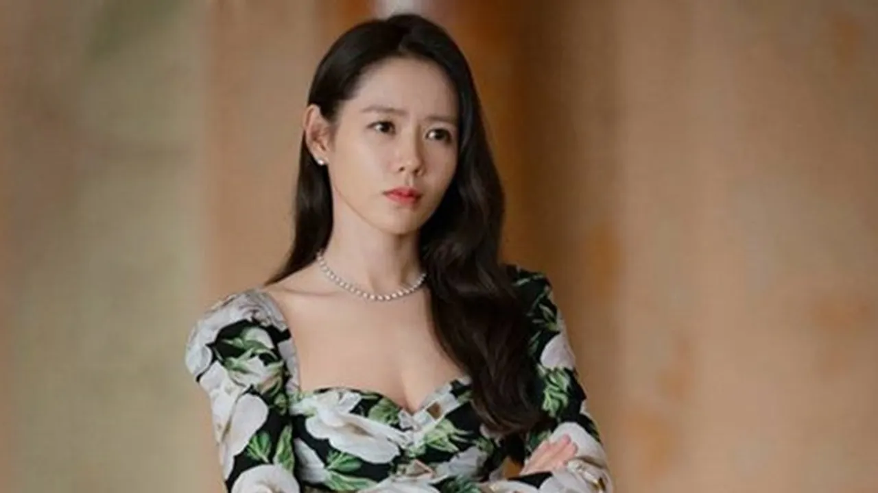 Foto Son Ye Jin 18 Tahun Lalu, Nggak Kalah dengan Visual K-Pop Masa Kini