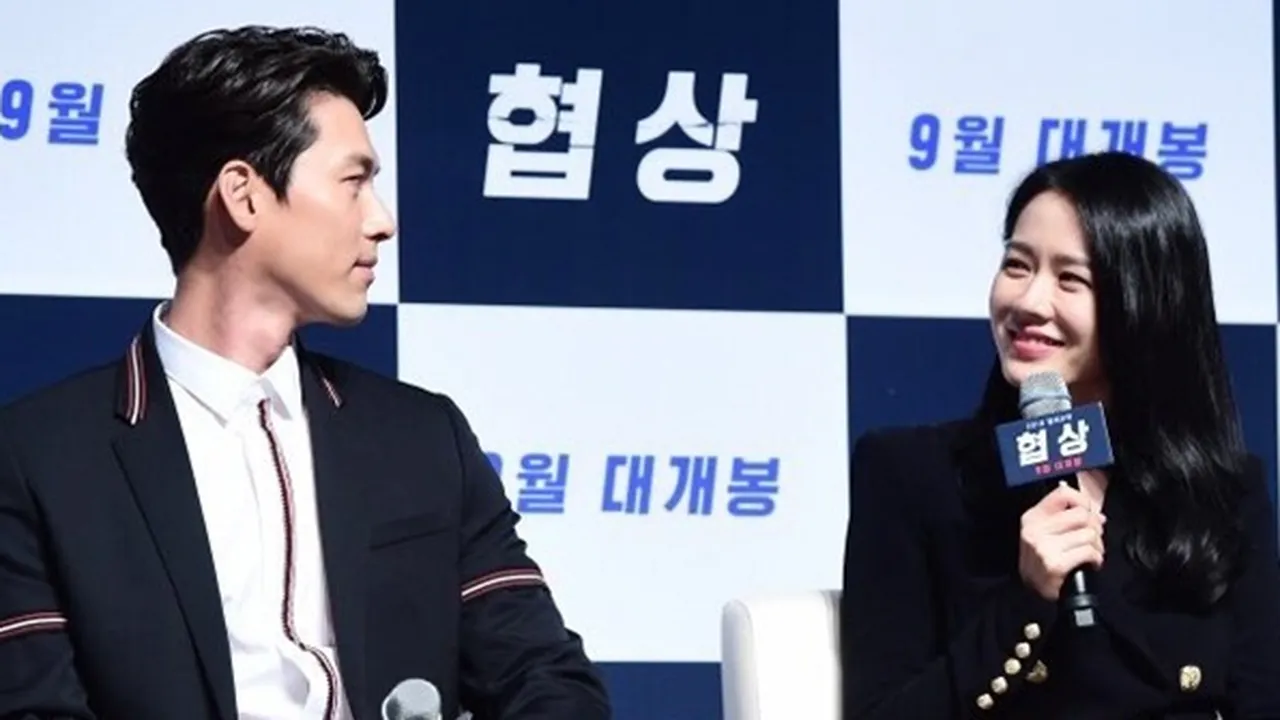 FOTO: Son Ye Jin dan Hyun Bin Ketahuan Belanja Bareng di Supermarket