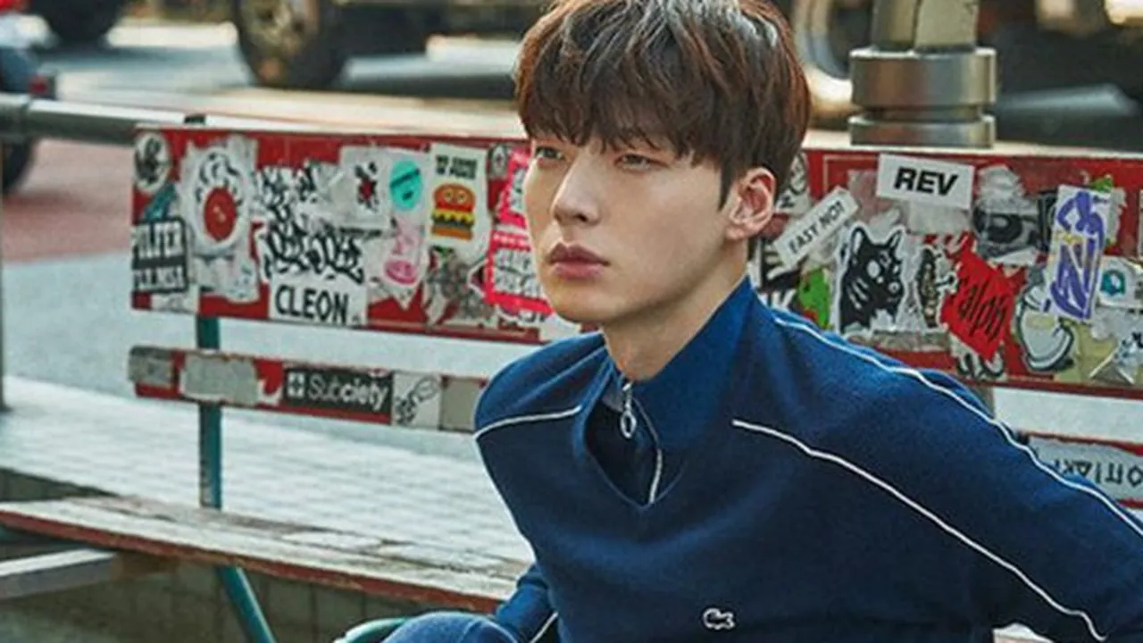 Foto Teaser Perdana Ahn Jae Hyun di Drama 'PEOPLE WITH FLAWS', Pewaris Kaya Ganteng