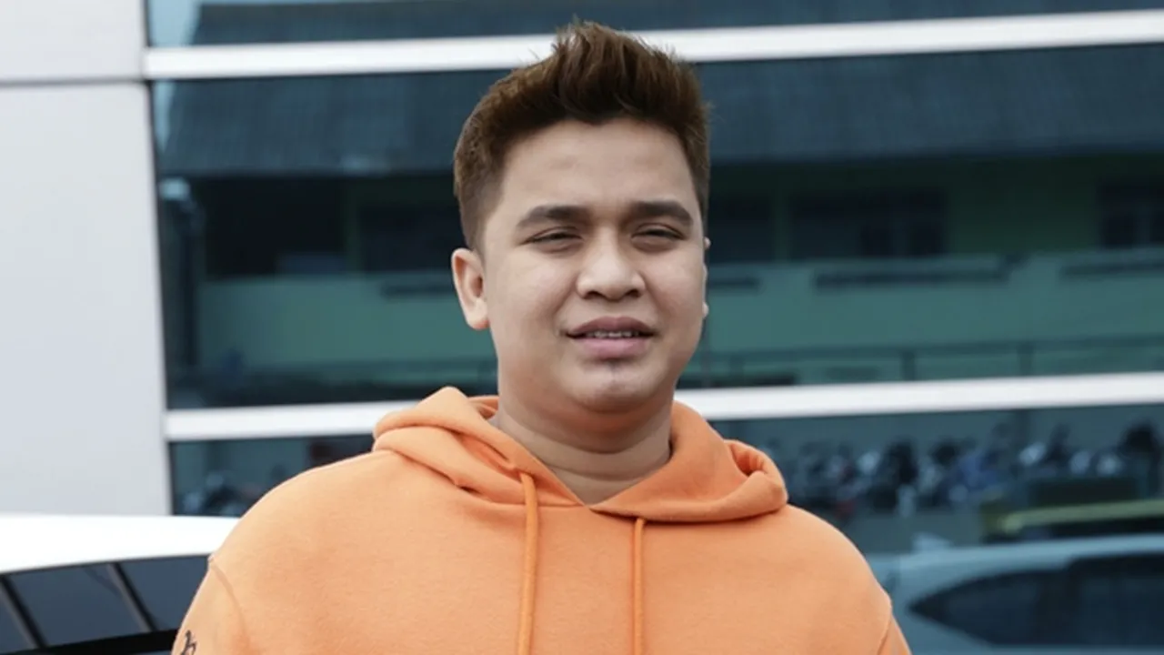 Fotonya Dihapus, Billy Syahputra Bantah Putus Dengan Hilda Vitria