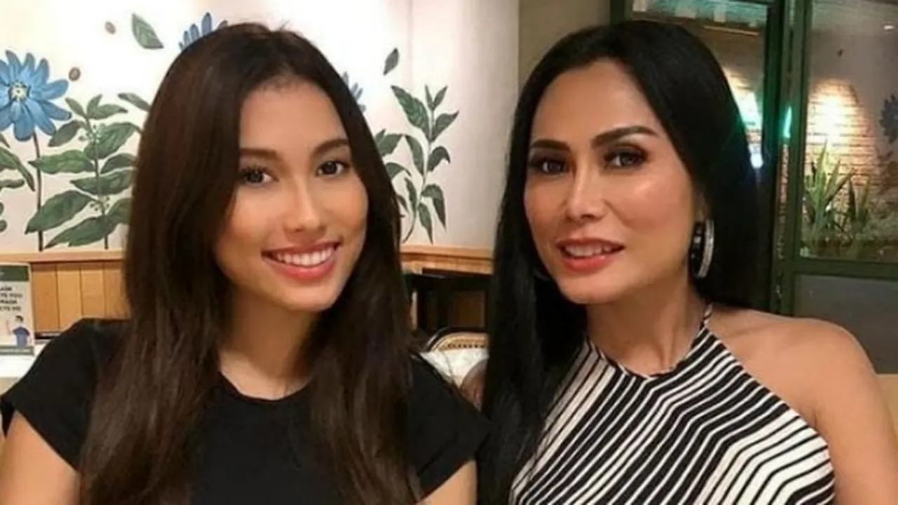 Frederica Cull dan Sang Ibunda Rutin Berikan Bagi-Bagi Sembako di Bulan Ramadan Frederica Cull dan Sang Ibunda Rutin Berikan Bagi-Bagi Sembako di Bulan Ramadan