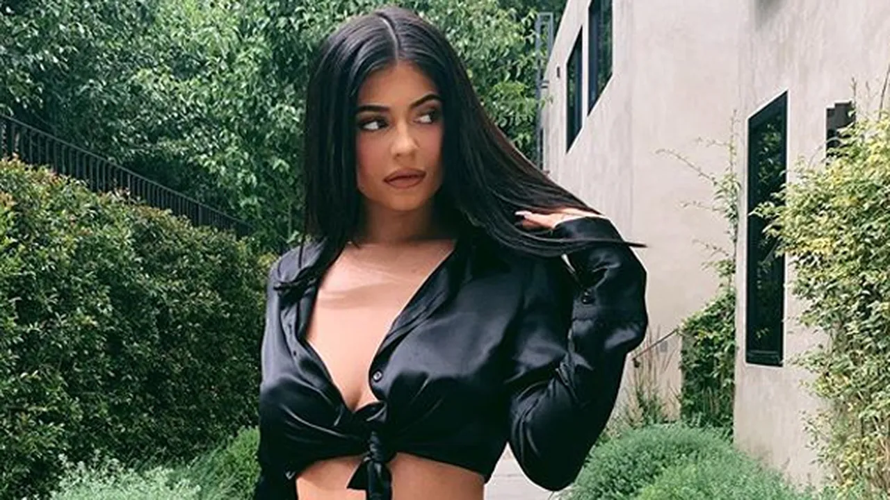 Gandeng Mesra Gebetan Kendall, Kylie Jenner Sengaja Bikin Cemburu