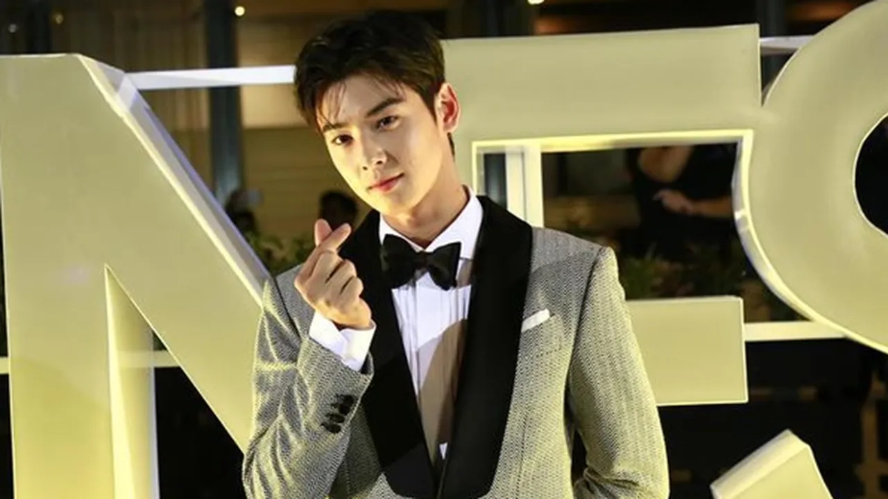 Ganteng & Populer Cha Eun Woo Selalu Menerima Hadiah Cokelat Saat Ujian Sekolah