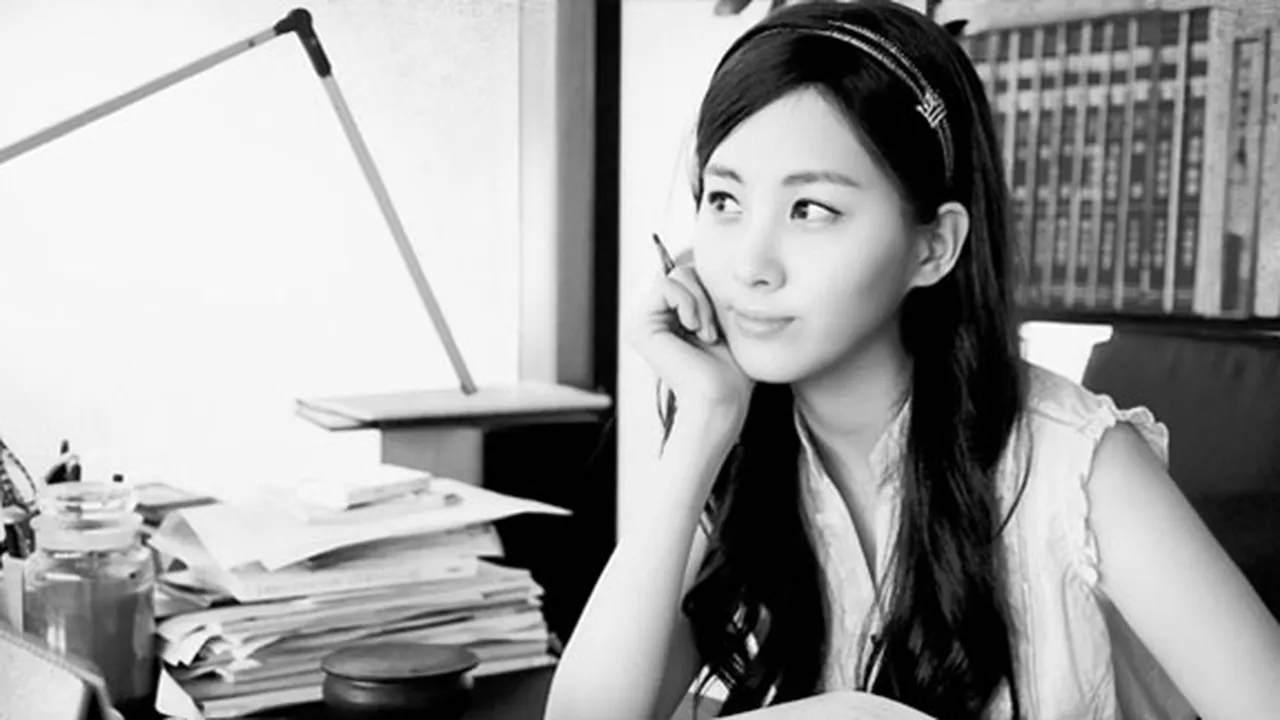 Ganteng dan Cantik, Idol K-Pop Ini Cocok Jadi Kutu Buku!