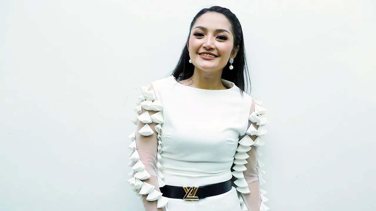 Gara-Gara Foto Sedang Mandi & Berendam di Bathub, Siti Badriah Dihujat Gara-Gara Foto Sedang Mandi & Berendam di Bathub, Siti Badriah Dihujat