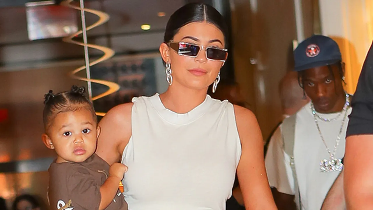 Gara-Gara Hal Ini Kylie Jenner Digosipkan Hamil Anak ke-2