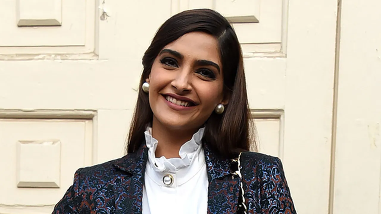 Gara-Gara Ini, Sonam Kapoor Dikabarkan Sedang Hamil Anak Pertama