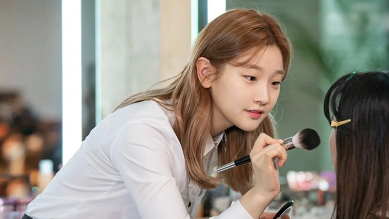 Gara-Gara Perannya di 'RECORD OF YOUTH', Park So Dam Simpati dengan Pegawai Salon
