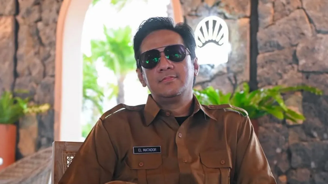 Garasi Rumah 'PAPALOVA'  Andre Taulany, Punya Banyak Koleksi Mobil dan Motor - Ada Studio Musik!
