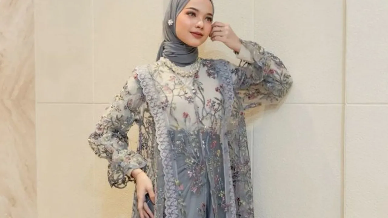 Gaya Baju Brokat Wanita yang Cocok untuk Acara Spesial, Tampil Mewah dan Elegan