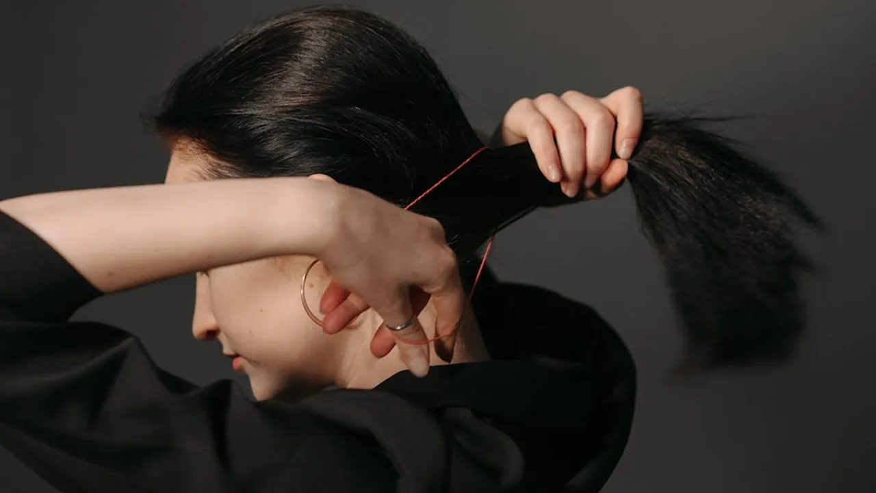 Gaya Ikat Rambut Wanita Simpel untuk Tampilan Rapi dan Stylish, dari Ponytail hingga Top Knot