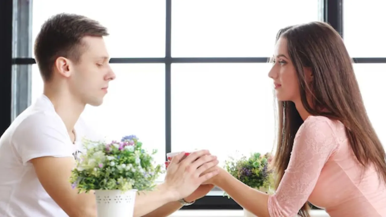 Gaya Komunikasi Perempuan yang Bisa Memikat Hati Pria, Rahasia untuk Hubungan yang Romantis