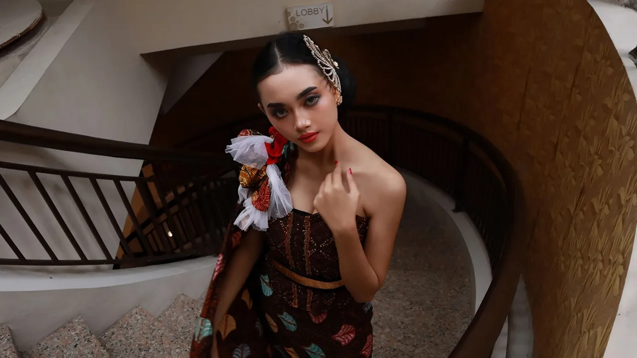Gaya Kondangan Anak Muda Lebih Trendy dengan 5 Rekomendasi Batik Modern