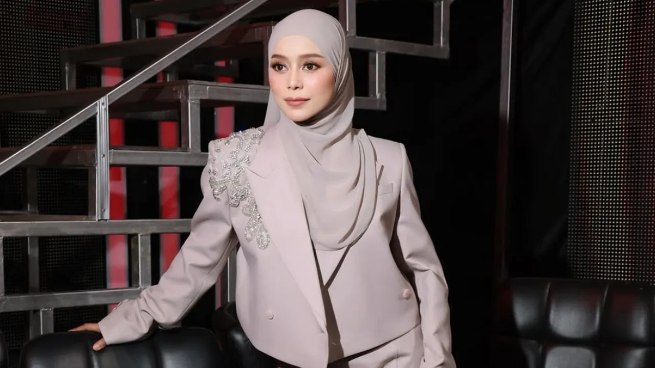 Gaya Lesti Kejora sebagai Juri Dangdut Academy 8: Tegas, Detail, Apresiatif