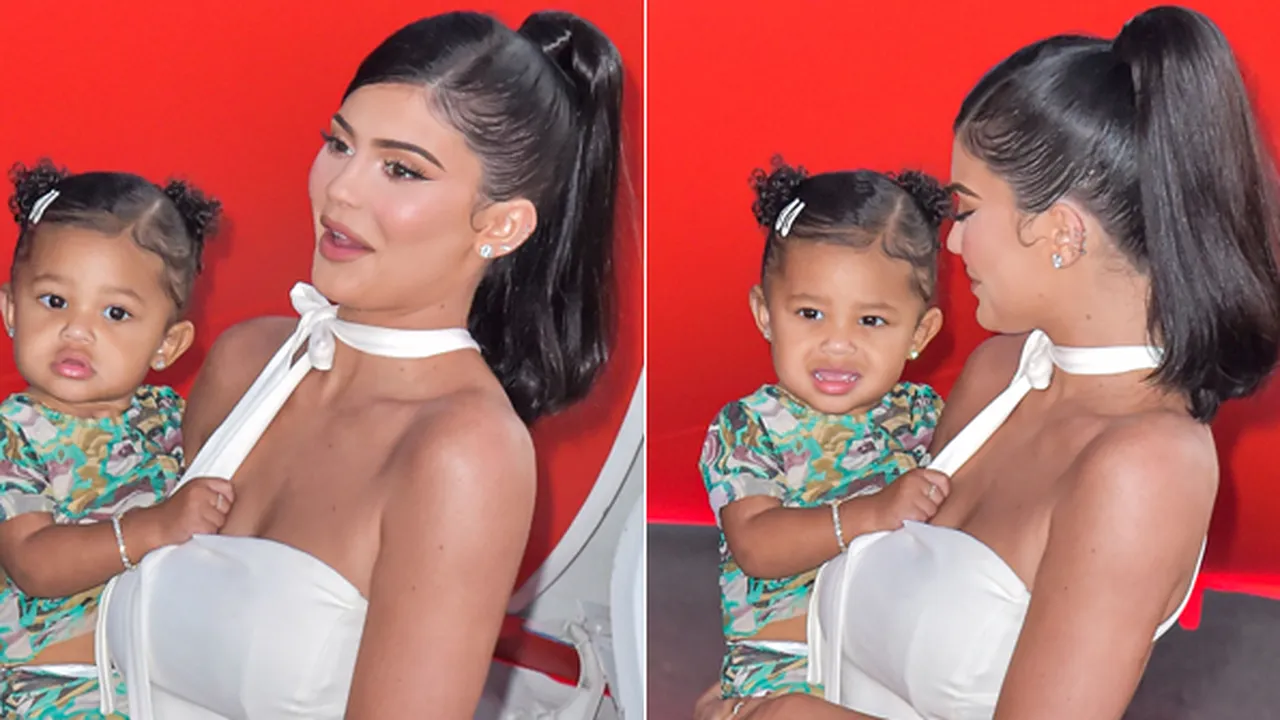 Gaya Lucu Stormi Webster Saat Pakai Lipstik Kylie Jenner, Bikin Gemas!