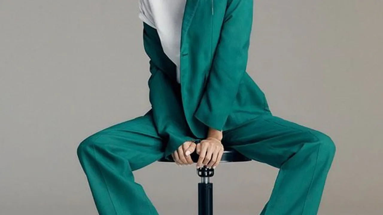 Gaya Musim Gugur Lovely Krystal, Lebih Suka Pilih Warna Terang