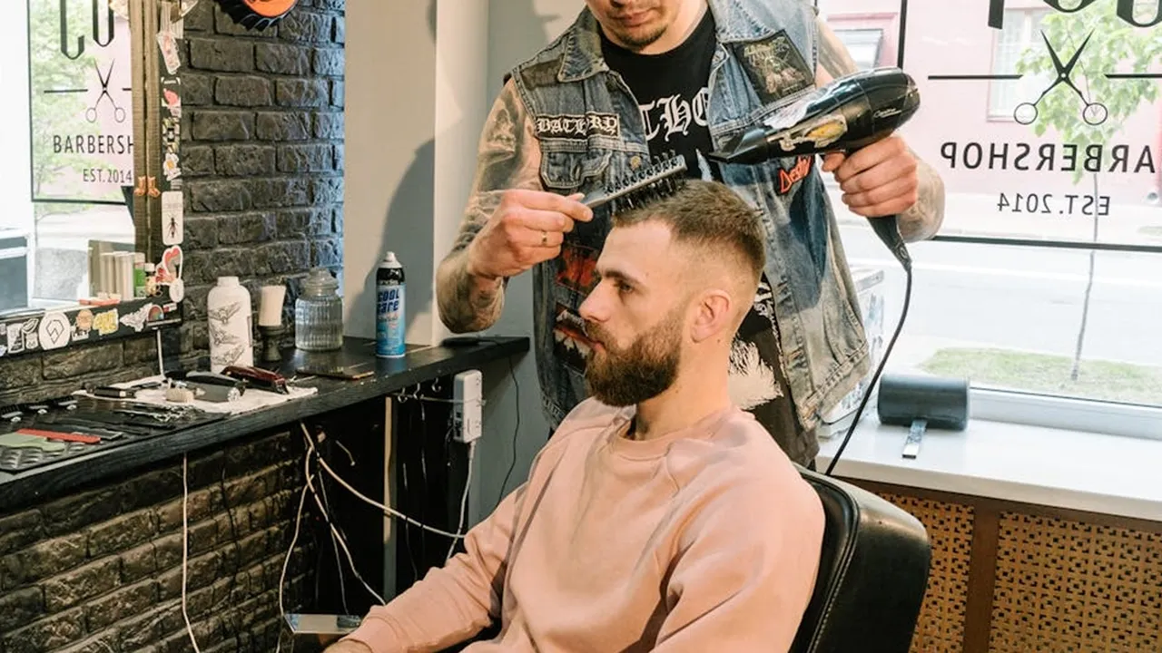Gaya Rambut Burst Fade yang Jadi Tren Modern, Lengkap dengan Tips Perawatan