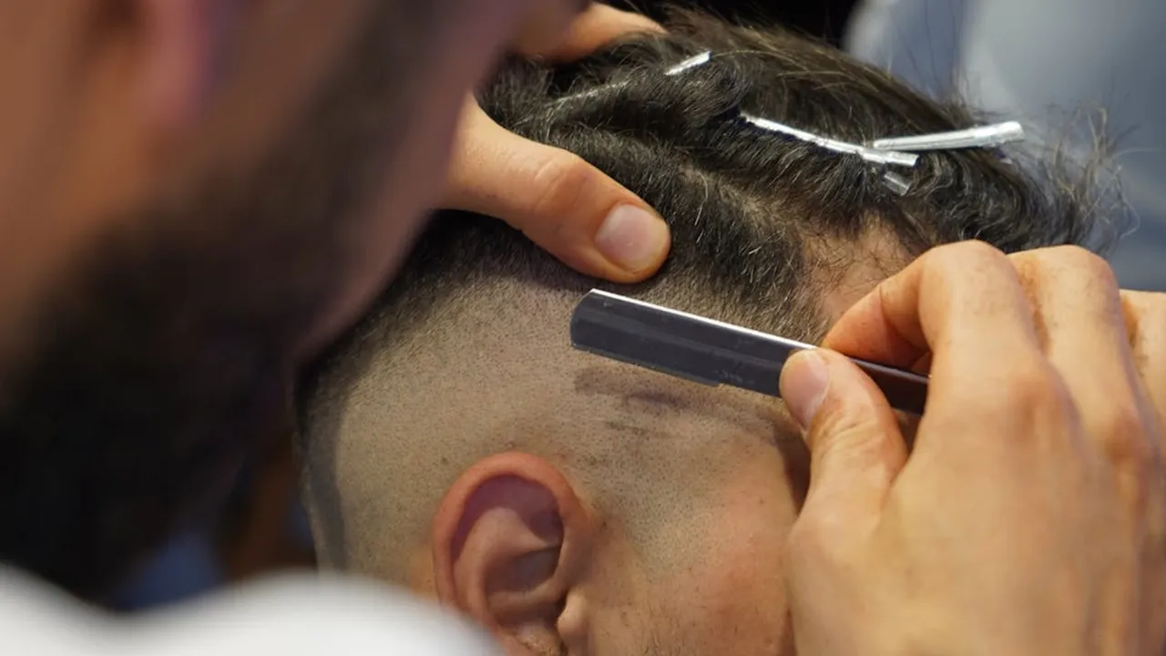 Gaya Rambut Undercut Slick Back: Jenis Rambut yang Cocok - Tips Perawatan dan Cara Styling yang Tepat