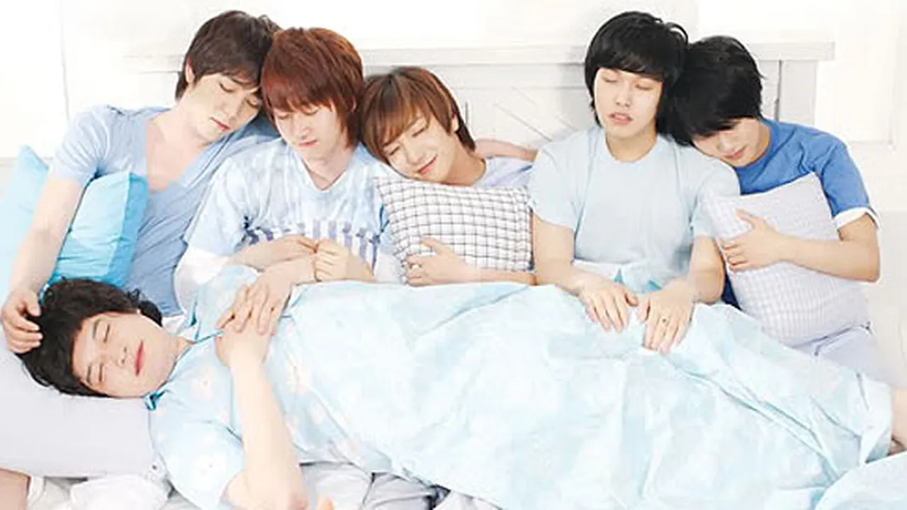 Gaya Tidur Unik 10 Seleb Korea Favoritmu! Seperti Apa?