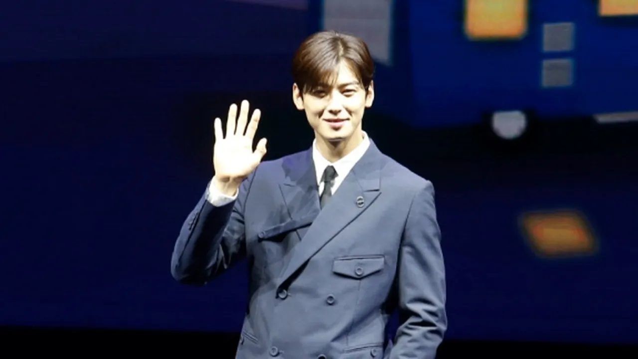 Gelar Fanmeeting Malam Ini, Cha Eun Woo Akan Bermain Piano