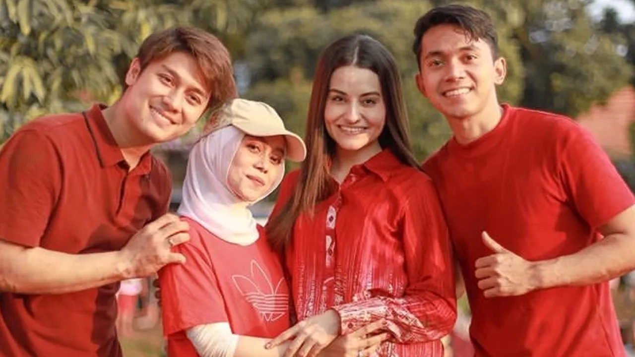 Gelar Kampung Hiburan, Rizky Billar dan Lesti Kejora Rela Becek-becekan Ikut Lomba 17-an