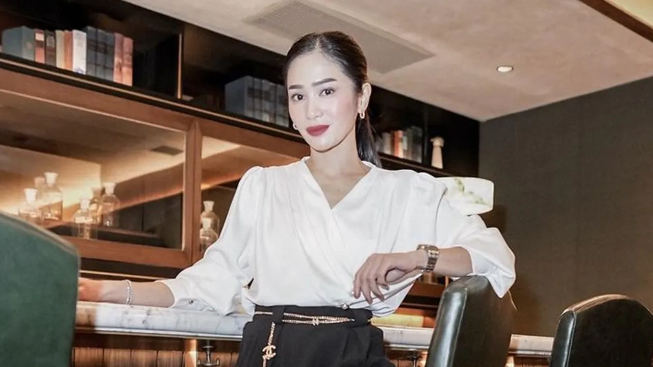Gelar Kelas Make Up Bareng Fans, Bunga Zainal Berkolaborasi dengan MUA Ternama Gelar Kelas Make Up Bareng Fans, Bunga Zainal Berkolaborasi dengan MUA Ternama