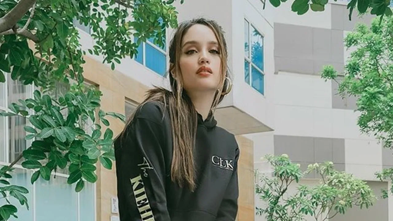 Genap Berusia 70 Tahun, Ayah Cinta Laura Masih Ganteng