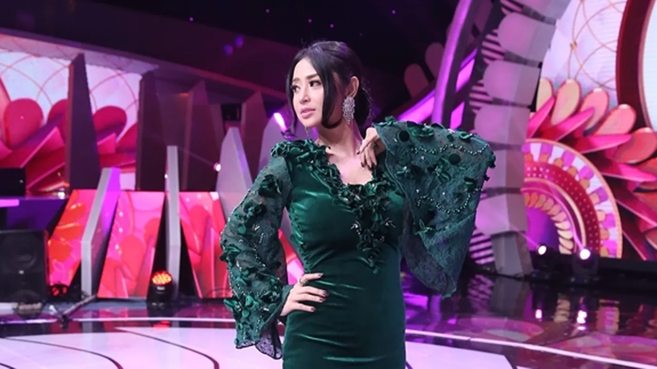 Geram, Dewi Perssik Akhirnya Buka Suara Setelah Dinilai Membuka Aurat Saat Liburan di Bali