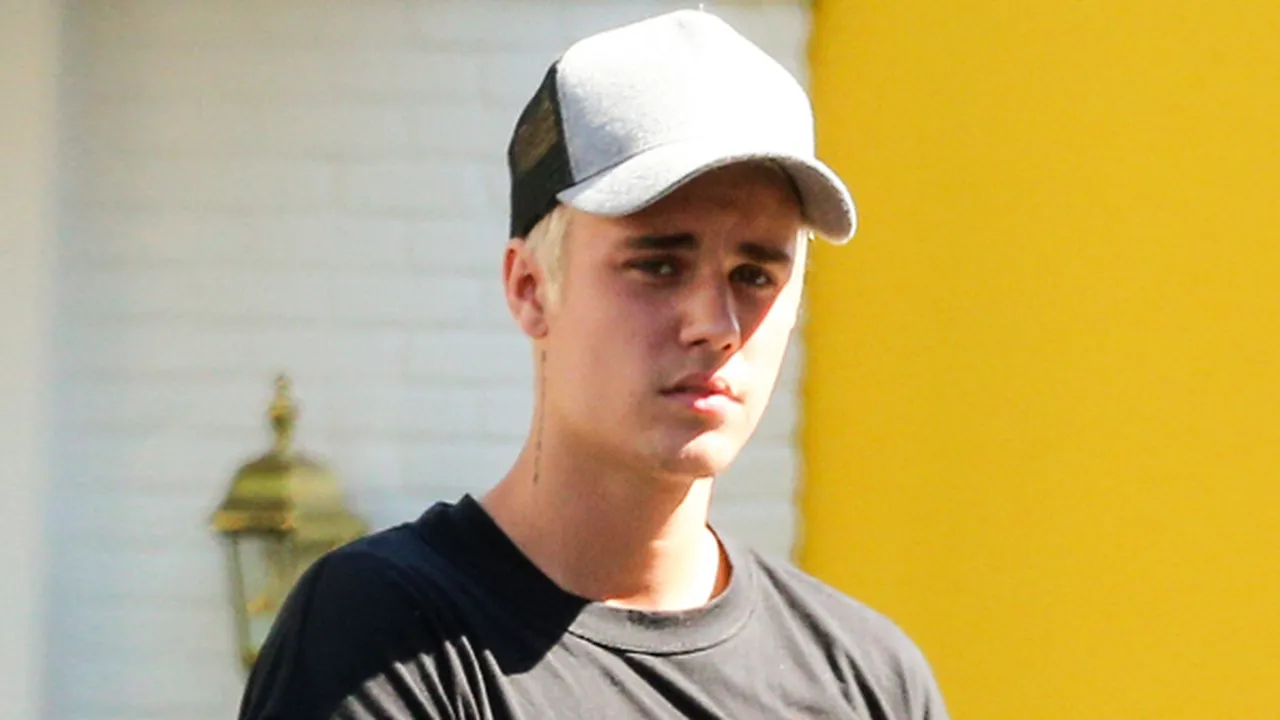 Geram, Justin Bieber Blokir Akun Haters yang Suka Bully Hailey Baldwin