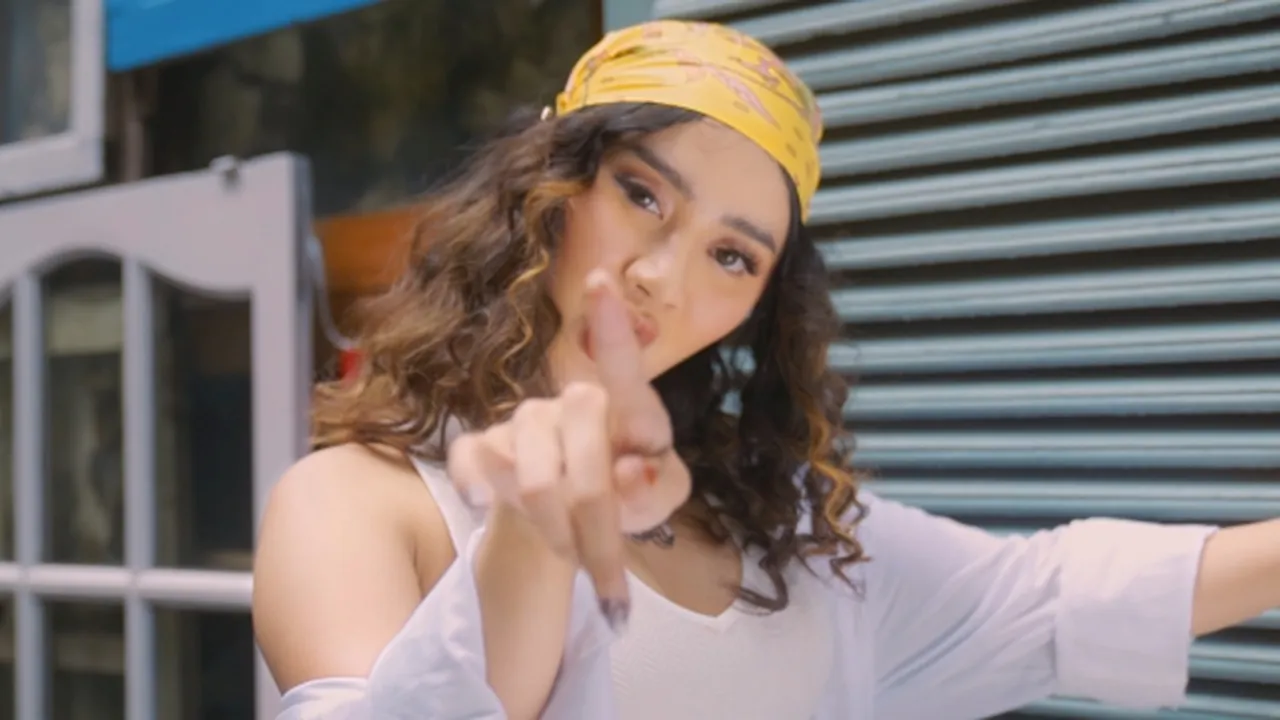 Ghea Youbi Layangkan Sindiran Menohok Untuk Seorang Cowok Lewat Single Terbarunya Ghea Youbi Layangkan Sindiran Menohok Untuk Seorang Cowok Lewat Single Terbarunya