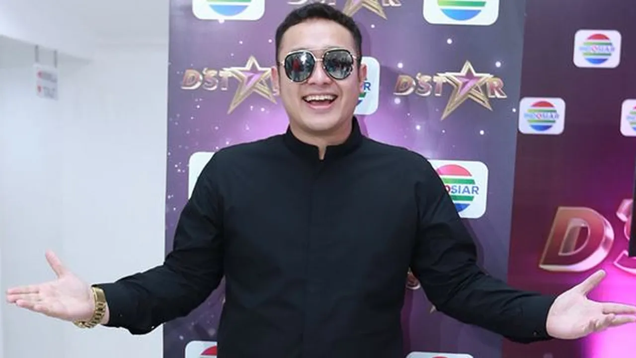 Gilang Dirga Ngakak Parah Lihat Penampilan Para Komika di JICOMFEST 2019 Gilang Dirga Ngakak Parah Lihat Penampilan Para Komika di JICOMFEST 2019