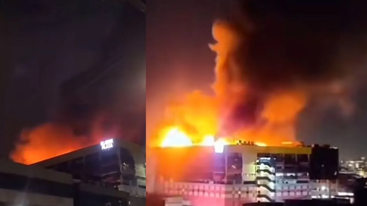 Glodok Plaza Kebakaran, 105 Personel Damkar Dikerahkan Untuk Padamkan Api - Ada Warga yang Terjebak