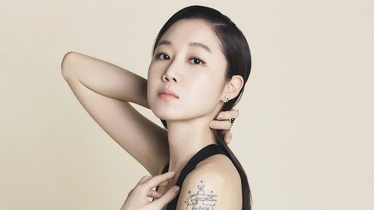 Gong Hyo Jin Tolak Diajak Selfie Kalau Kamera Fans Nggak Pakai Filter Gong Hyo Jin Tolak Diajak Selfie Kalau Kamera Fans Nggak Pakai Filter