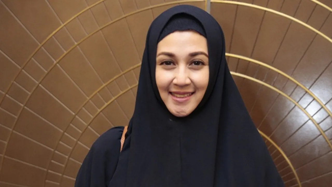 Gugat Cerai Ghatan, Artis Dina Lorenza Menjanda Lagi