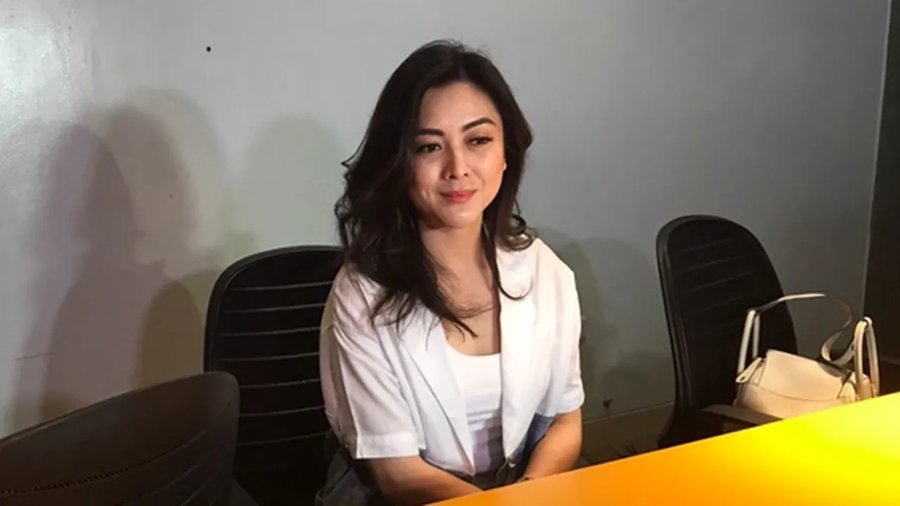 Gugat Cerai Jonathan Frizzy, Dhena Devanka Cemburu dengan Wanita Lain?