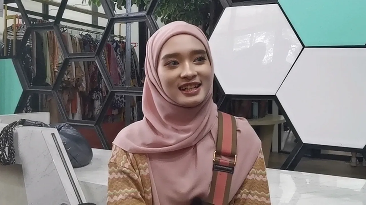 Gugat Cerai Virgoun, Inara Rusli Pinta Hak Dengan Nilai Lebih dari 10 Miliar Gugat Cerai Virgoun, Inara Rusli Pinta Hak Dengan Nilai Lebih dari 10 Miliar