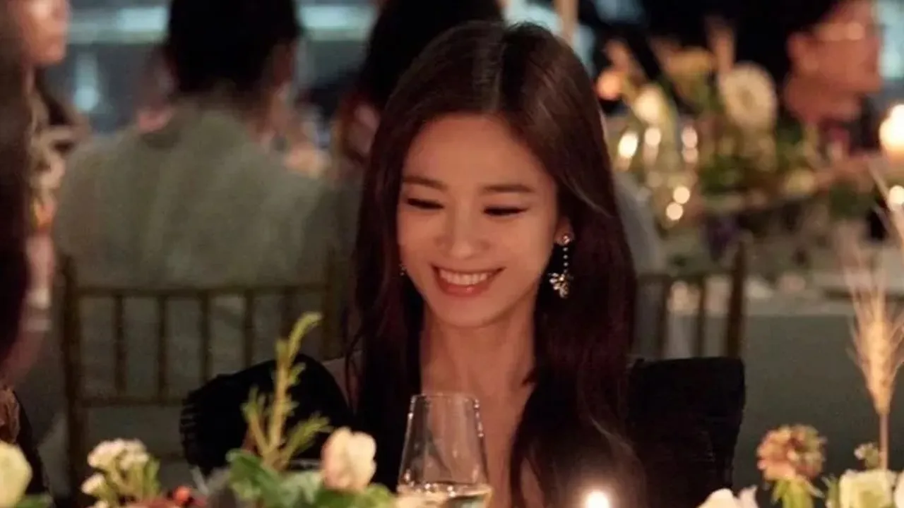 Gunakan Perhiasan Mewah, Song Hye Kyo Tampil Berseri di Acara Chaumet Gunakan Perhiasan Mewah, Song Hye Kyo Tampil Berseri di Acara Chaumet