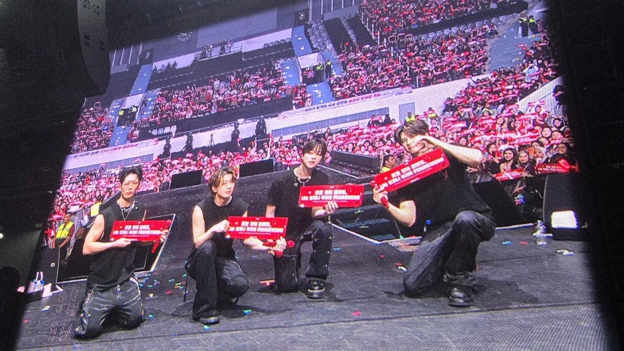 Guncang Jakarta, iKON Sukses Gelar Konser "FOUREVER World Tour"