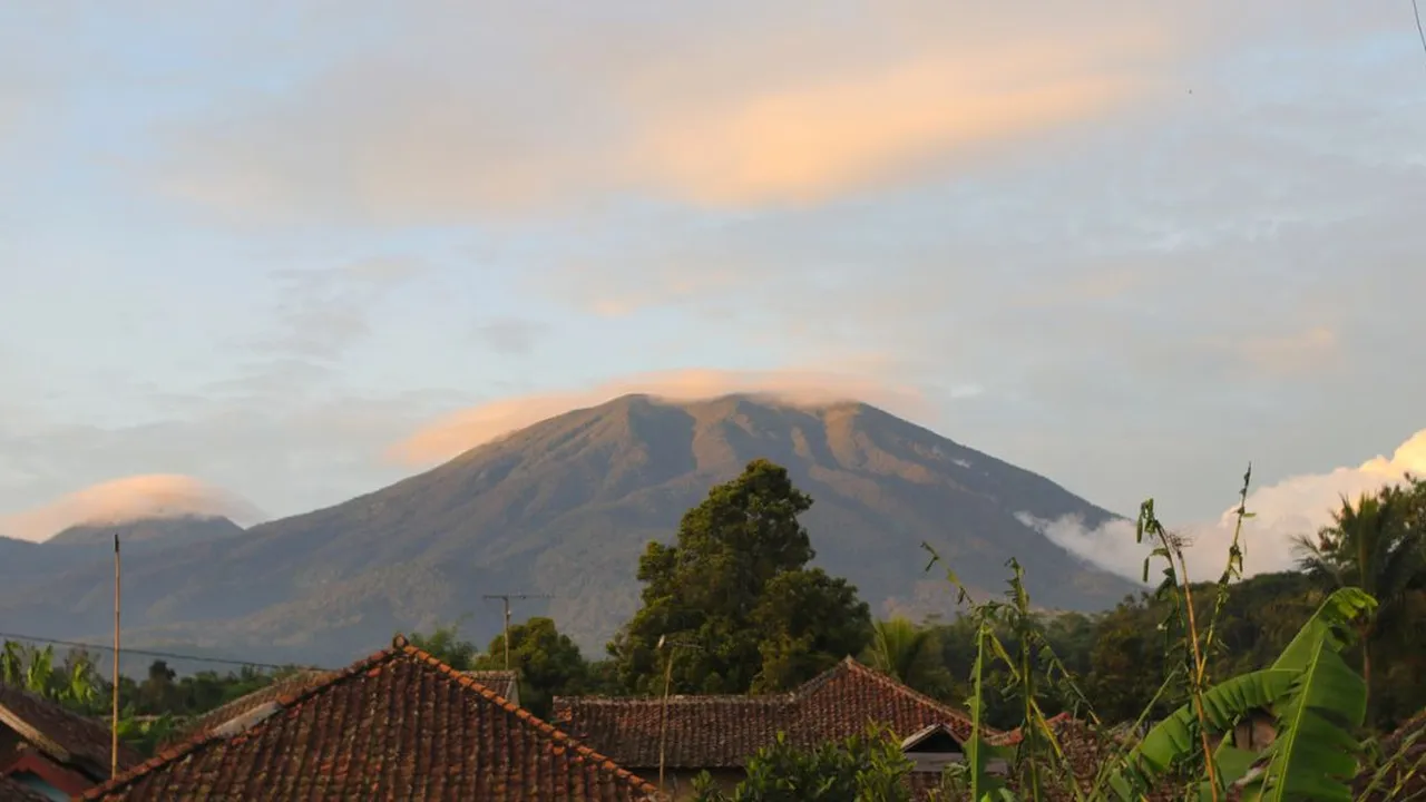Gunung Gede Pangrango Ditutup Sementara untuk Pendaki Imbas Aktivitas Vulkanik Meningkat, Berapa Lama?
