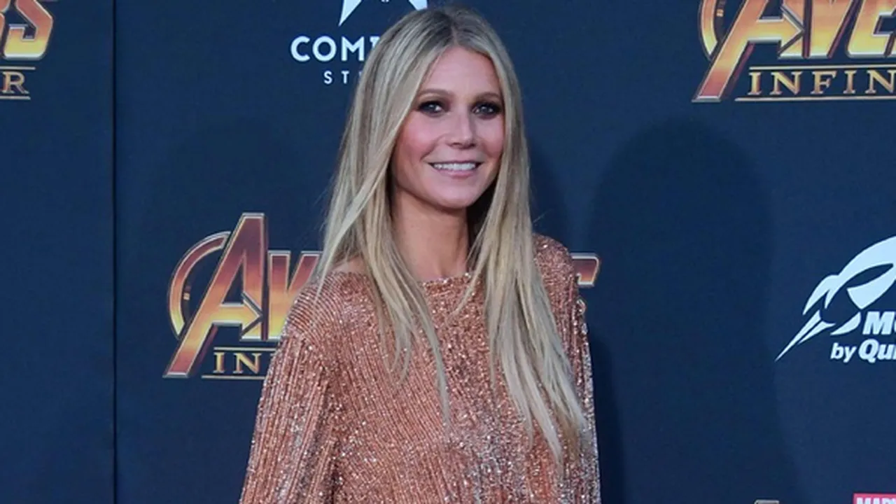 Gwyneth Paltrow & Brad Falchuk Dikabarkan Sudah Resmi Menikah Gwyneth Paltrow & Brad Falchuk Dikabarkan Sudah Resmi Menikah
